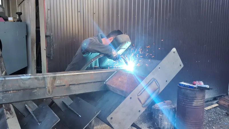 Varenje metalnih stepenica — CFW radionica